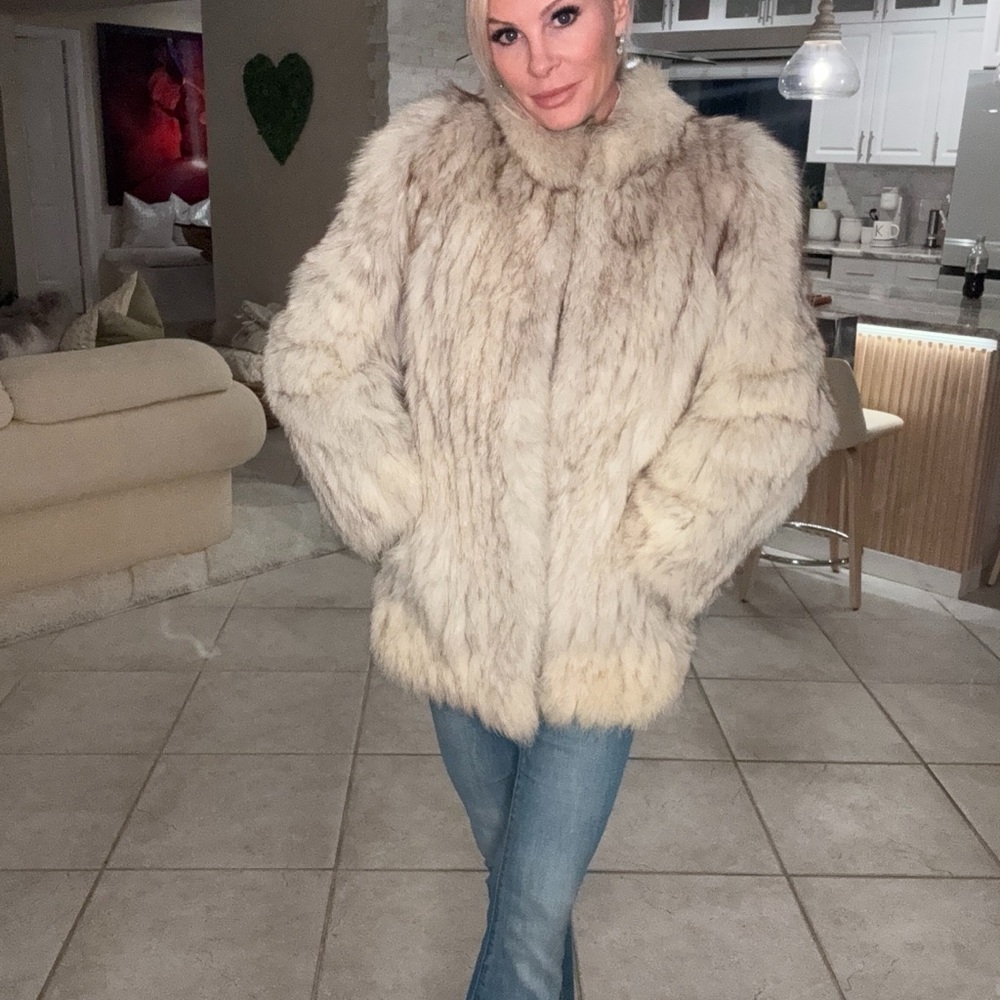 Genuine Blue Fox Fur Coat. In perfect condition. - Picture 2 of 2